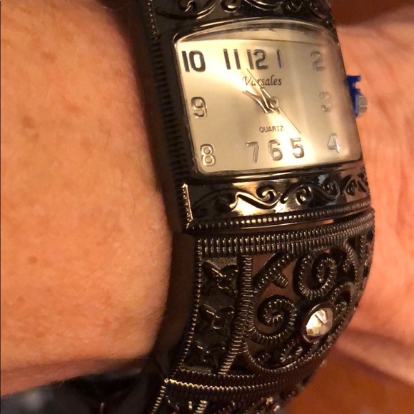 B- Iconic Metal Watch Bracelet - Picture 3 of 12